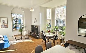 Kensington 2Bed Stucco Bright Large High Ceilings - Luxurylondonstays